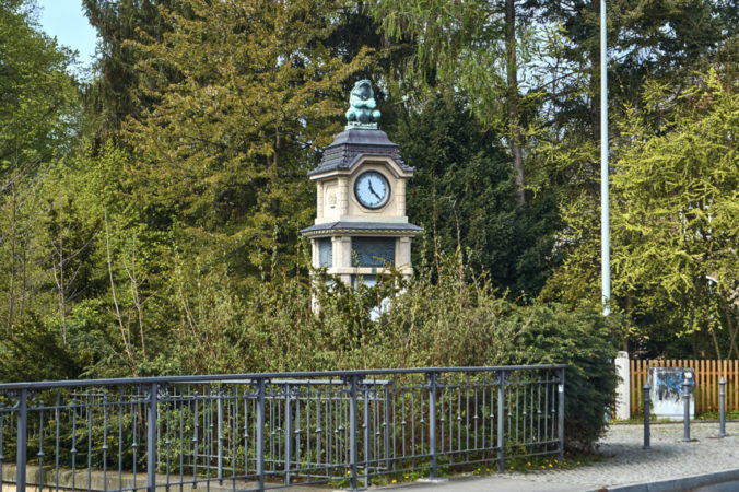 Die berühmte Wettersäule mit der Froschfigur gilt als Wahrzeichen von Lockwitz