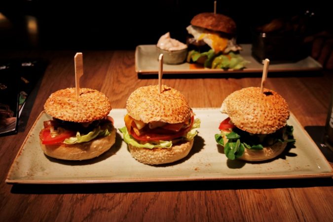 Die Mini-Burger haben genau die richtige Probier-Größe und sehen wirklich super aus!