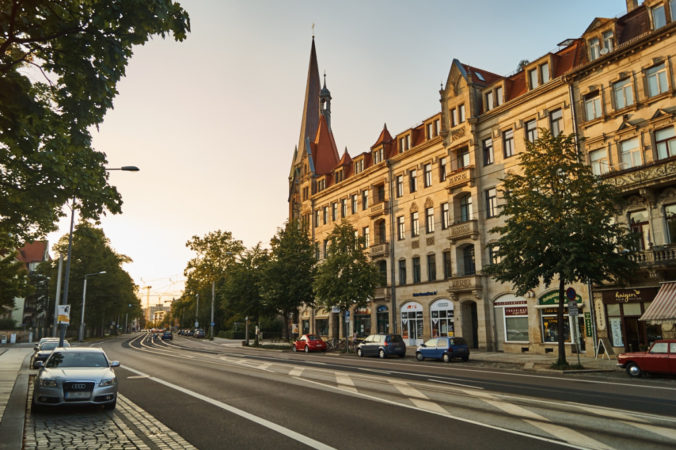 Durch die Straßenbahnlinien ist Striesen gut angebunden.