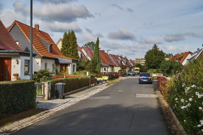 Einfamilienhäuser mit Gärten auf der Tannenstraße.