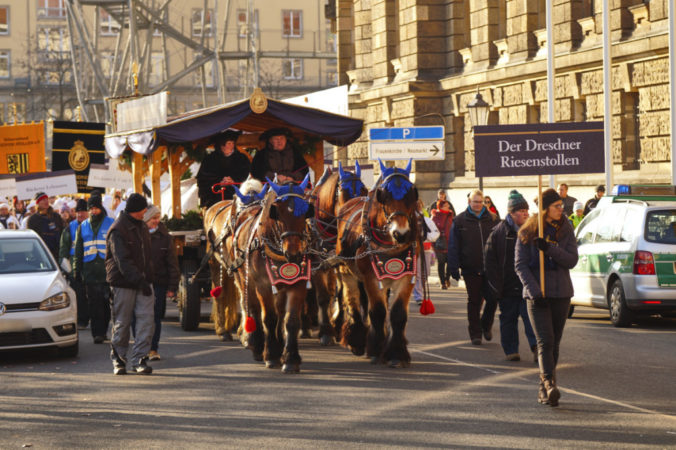 Jährlich findet in Dresden der Christstollenumzug statt!