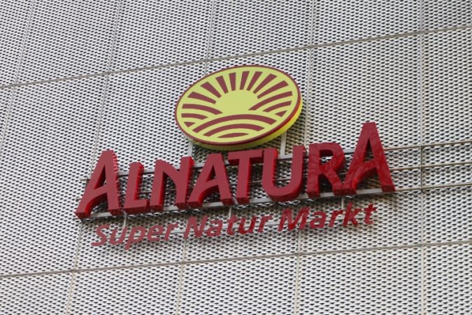 Der Alnatura Markt befidnet sich mit in der Einkaufspassage am Straßburger Platz.
