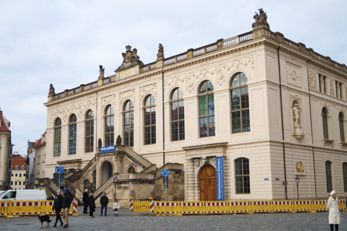 Verkehrsmuseum Das Verkehrsmuseum befindet sich unmittelbar bei der Frauenkirche.