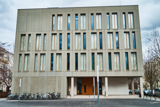 Hier findest du vorallem Bücher über Technik und Wirtschaft.