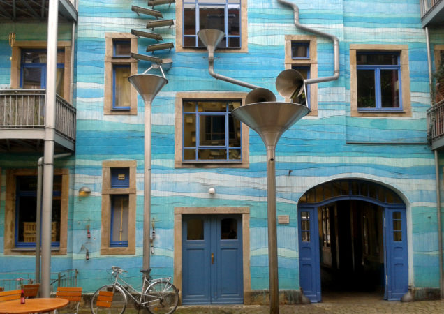 Auch das Wetterspiel in der Neustadt befindet sich in einem kleinen Innenhof.