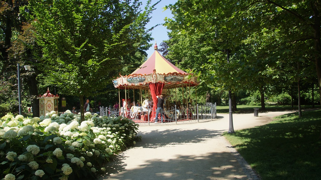 Das Karusell im Breslauer Kopernikuspark hat im Sommer täglich ab 10.30Uhr geöffnet.