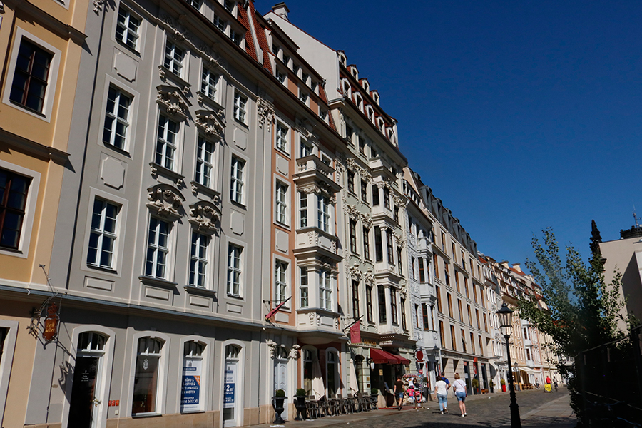 Das Gin House befindet sich direkt am Neumarkt neben der Frauenkirche.