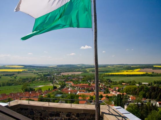 Sachsenfahne weht auf Burg Stolpen