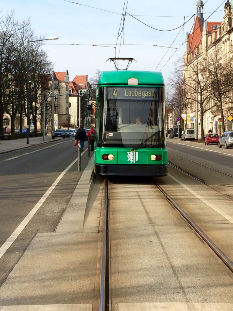 Datei-07.03.16-14-31-37-768x1024 Striesen bietet eine sehr gute Anbindung mit öffentlichen Verkehrsmitteln. Mit der Bahn brauchst du nur ca. 10 Minuten in die Innenstadt.