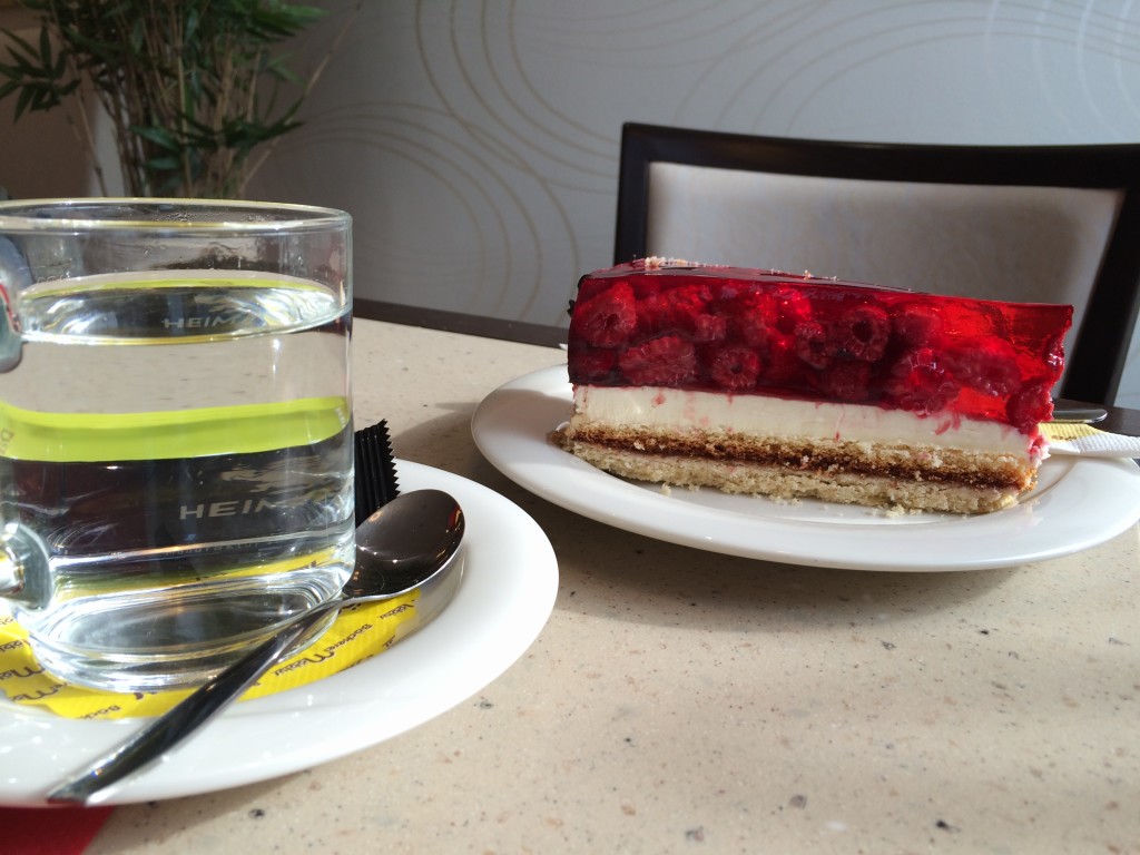 IMG_2922-1024x768 Ein leckeres Stück Kuchen und einen heißen Kaffee kannst du in einem Café auf der Borsbergstraße genießen.