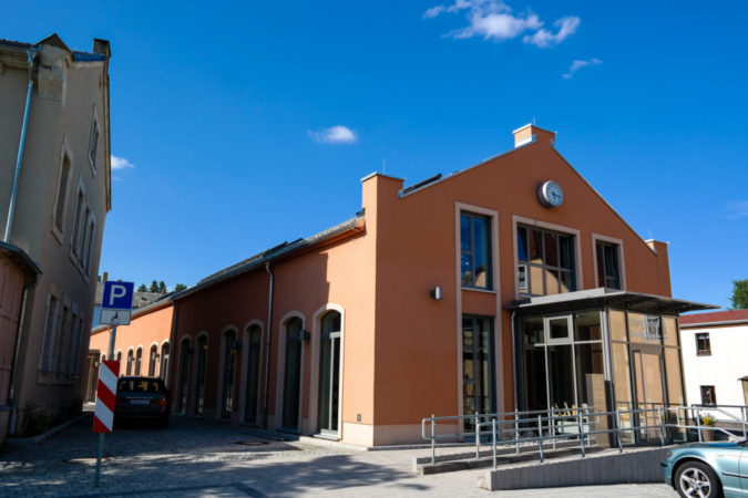 ehemaliger Straßenbahnhof in Kreischa, heute Bibliothek und Information