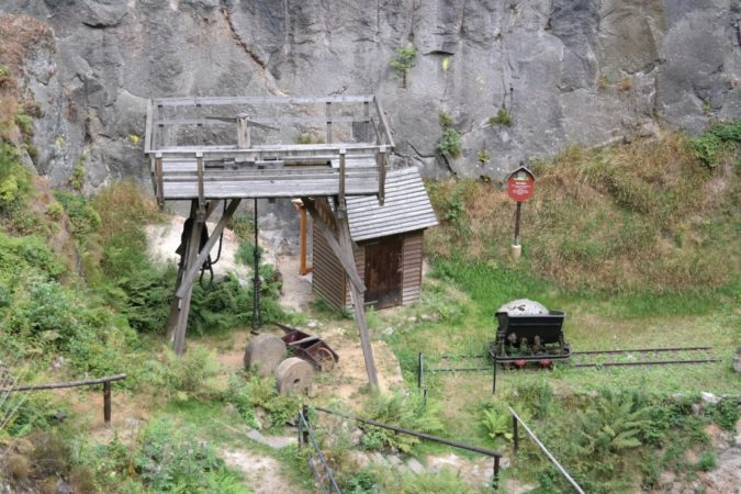 Blick in das Schwarze Loch in der Jonsdorfer Felsenstadt