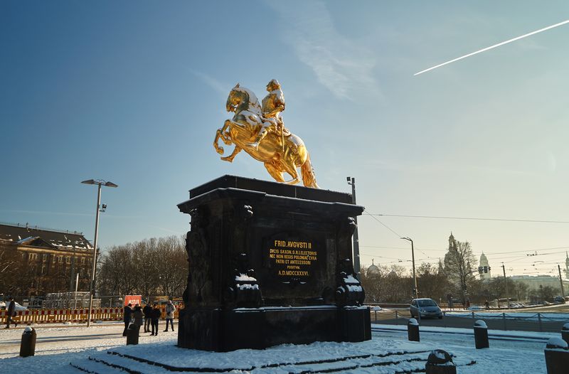 Der Goldene Reiter zeigt das Reiterstandbild des sächsischen Kurfürsten August des Starken, welcher Dresden im Barock regierte.