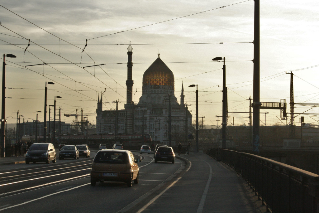 Von der Marienbrücke aus hat man einen tollen Blick auf das Gebäude.