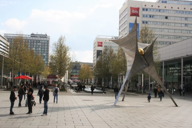 Prager Straße Die Prager Straße bietet beste Möglichkeiten zum Shoppen.