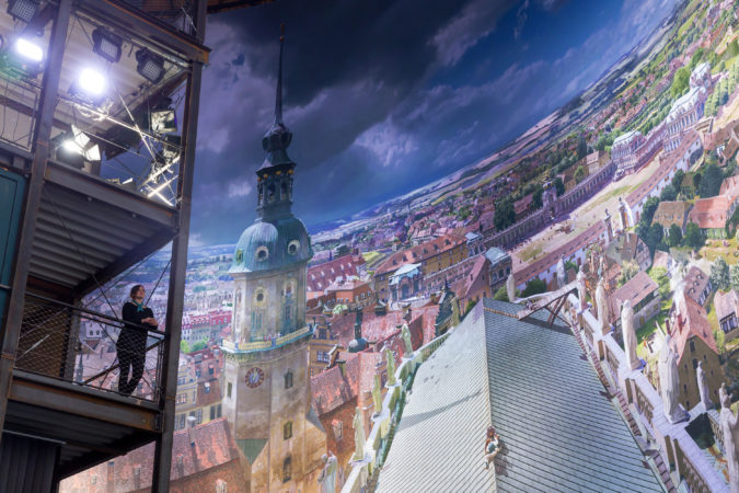 Panometer Dresden Vom 15 Meter hohen Aussichtsturm bietet sich dem Besucher eine besonders interessante Perspektive. Foto: Tom Schulze ©asisi