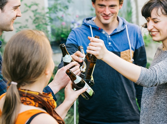 Quartiermeister Foerderung Projekt kies fuer den kiez Quartiermeister ist ein Social Business, dass es seit 2010 gibt. Seitdem haben sie durch den Verkauf von Bier und dem daraus entstandenen Gewinn insgesamt 70.000 Euro an mehr als 50 Projekte in Berlin, München, Leipzig und Dresden vergeben können.