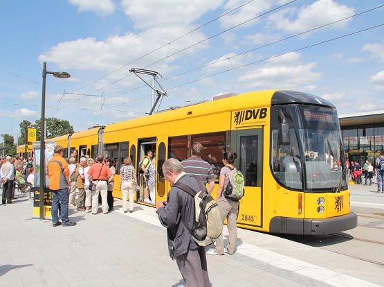 Per Anmeldung kann jeder an der ersten Bürgersprechstunde in der Straßenbahn teilnehmen. | Foto: DVB Per Anmeldung kann jeder an der ersten Bürgersprechstunde in der Straßenbahn teilnehmen. | Foto: DVB