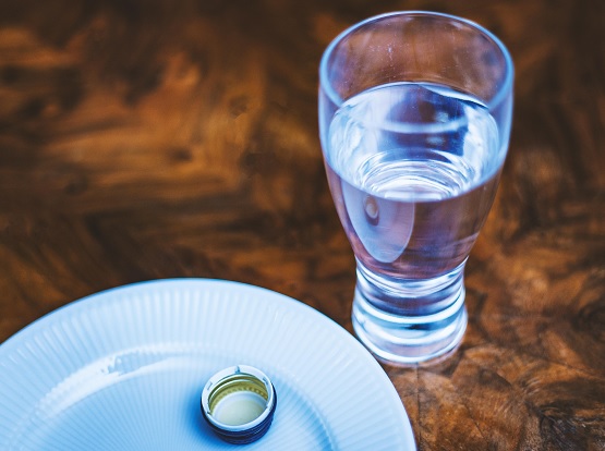 Der Teller ist leer, das Wasser fließt. Christian trinkt mehr und erlebt seinen Körper zwischen „Geil“ und „Scheiße“ | Foto: pixabay