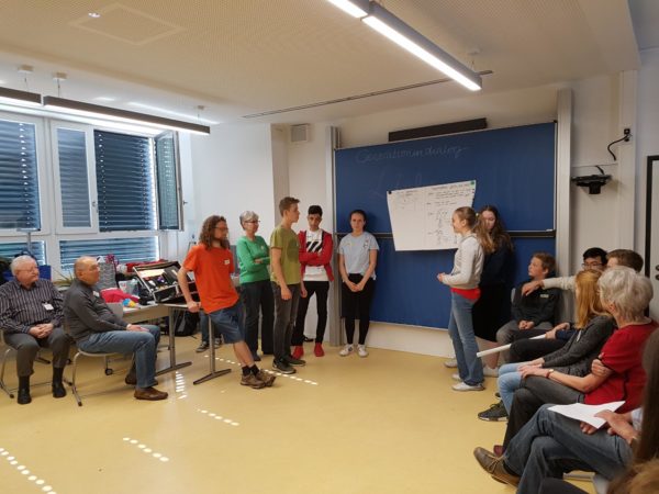 HEY Dresden Ehrenamt Generationendialog Zum Schluss der Doppelstunden präsentieren die Gruppen die Erkenntnisse ihres Dialogs |Bild: Romy Stein